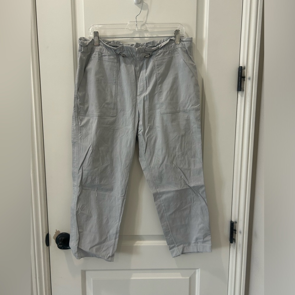 Athleta Trekkie pants size 12. Light gray. EUC